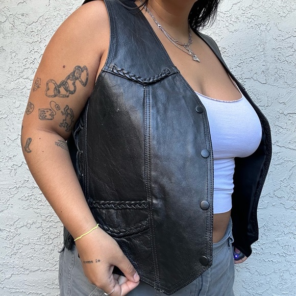 Biker's Leather Stuff Black Leather Vest - Picture 4 of 11